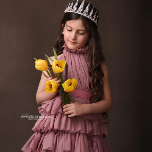 نمونه کار عکاسی کودک با تم ملکه